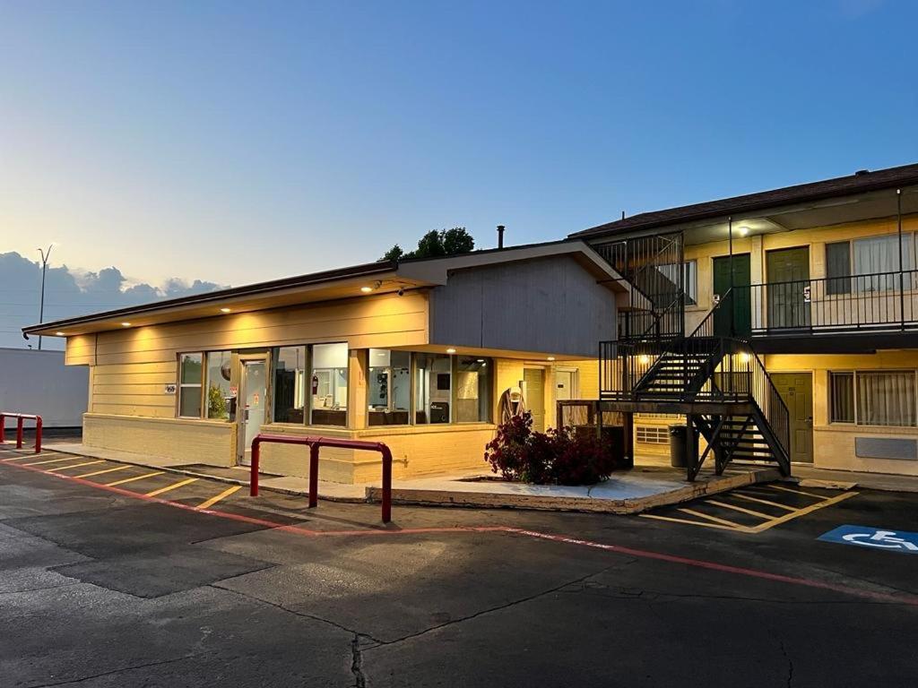 Budget Inn & Suites Amarillo Exteriör bild